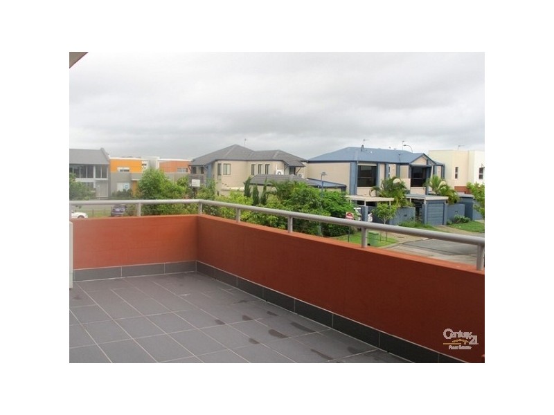 2/18 Tourangeau Crescent, Varsity Lakes QLD 4227