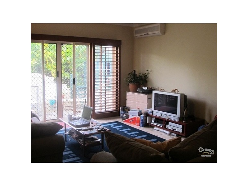 9/3 Camphor Wood ct, Robina QLD 4226