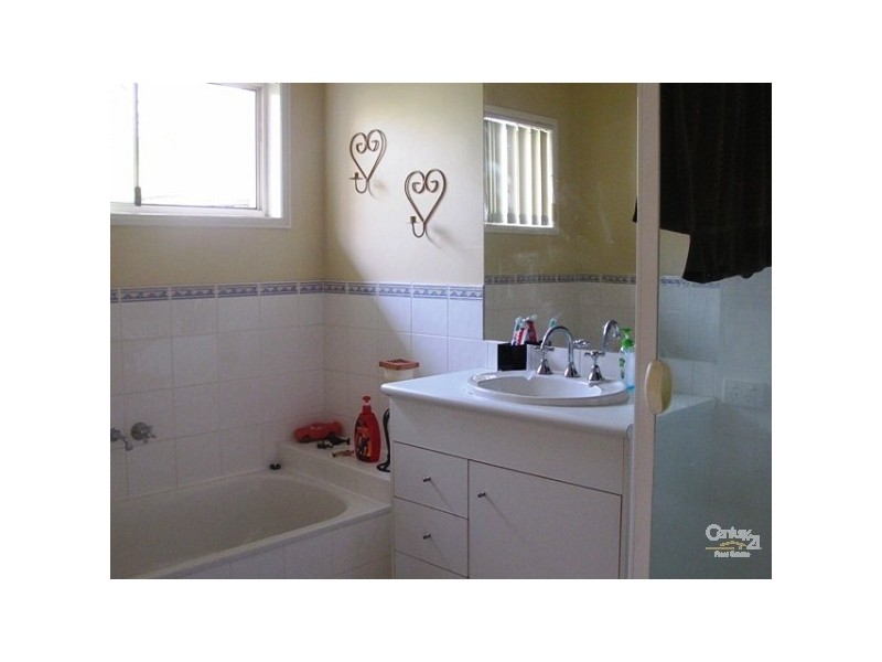 9/3 Camphor Wood ct, Robina QLD 4226