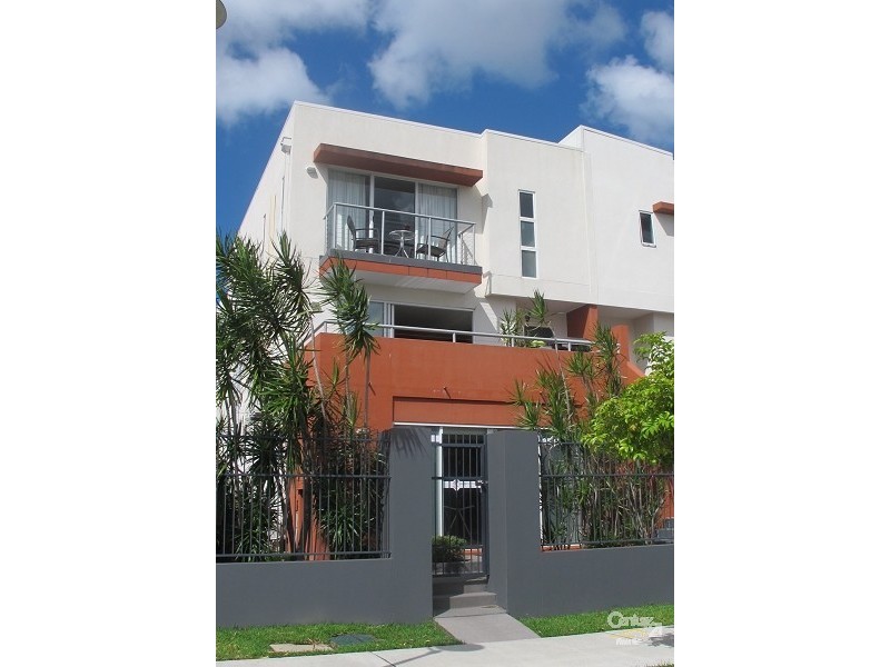 1/18 Tourangeau Crescent, Varsity Lakes QLD 4227