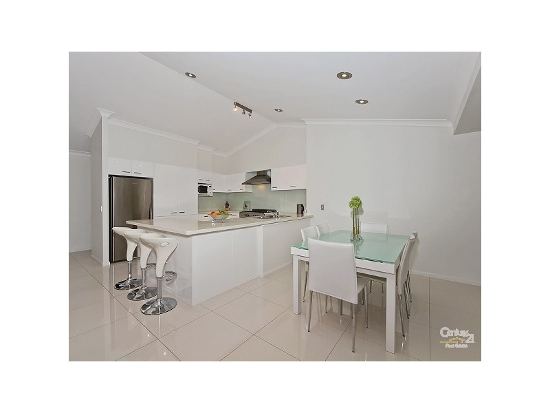 28 Yarraville Street, Robina QLD 4226