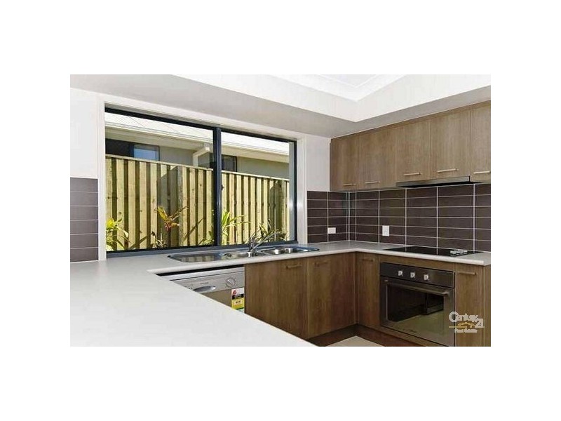 102 Observatory Drive, Reedy Creek QLD 4227