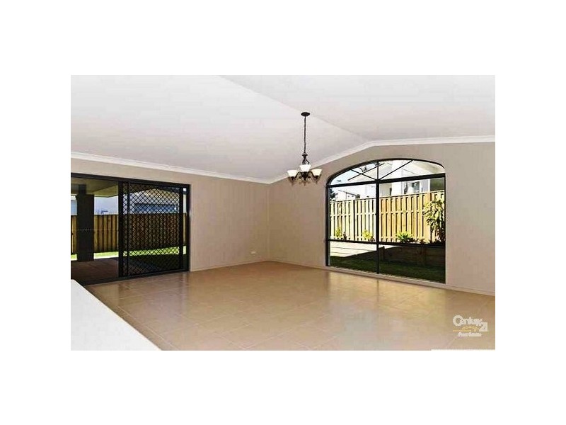 102 Observatory Drive, Reedy Creek QLD 4227