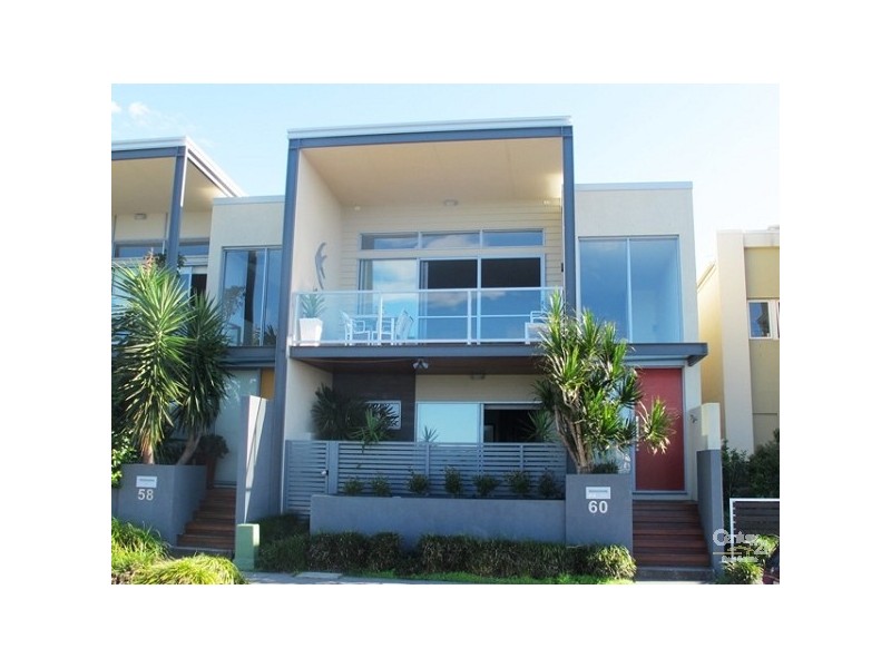 60 Watts Drive, Varsity Lakes QLD 4227