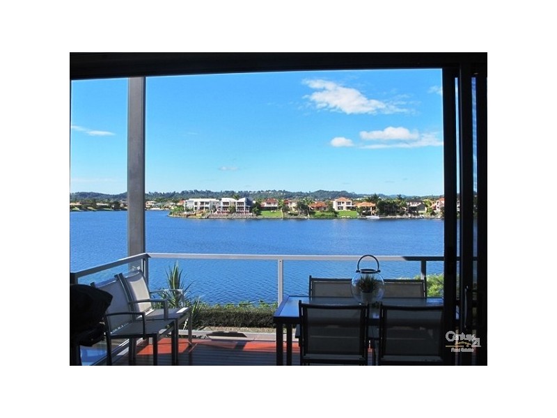 60 Watts Drive, Varsity Lakes QLD 4227