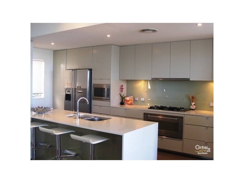 60 Watts Drive, Varsity Lakes QLD 4227