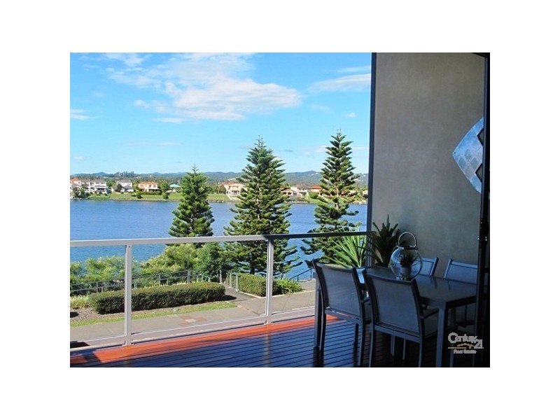 60 Watts Drive, Varsity Lakes QLD 4227