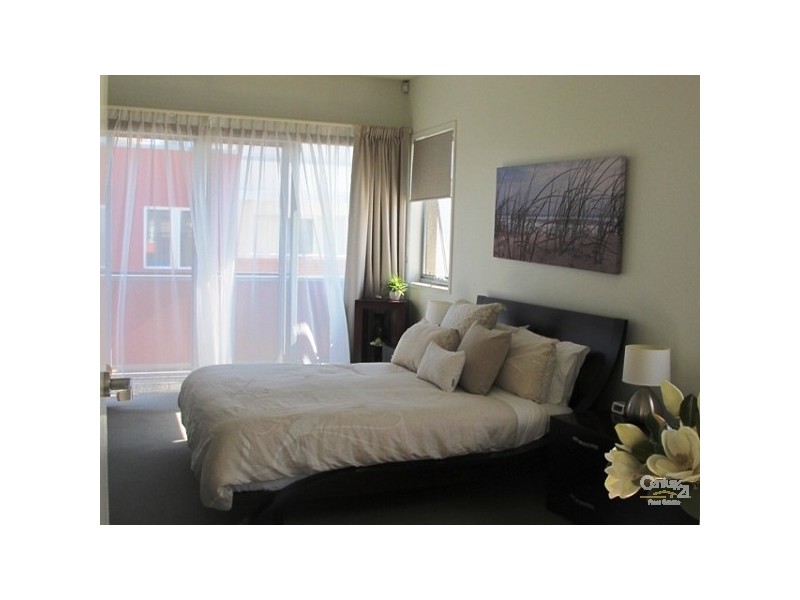 60 Watts Drive, Varsity Lakes QLD 4227