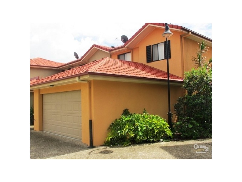 13/2 Gerladton Drive, Varsity Lakes QLD 4227