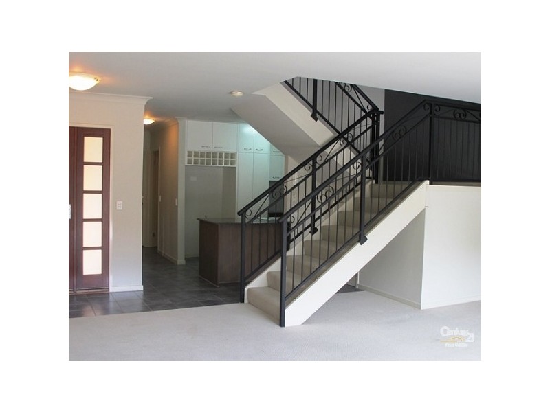 13/2 Gerladton Drive, Varsity Lakes QLD 4227