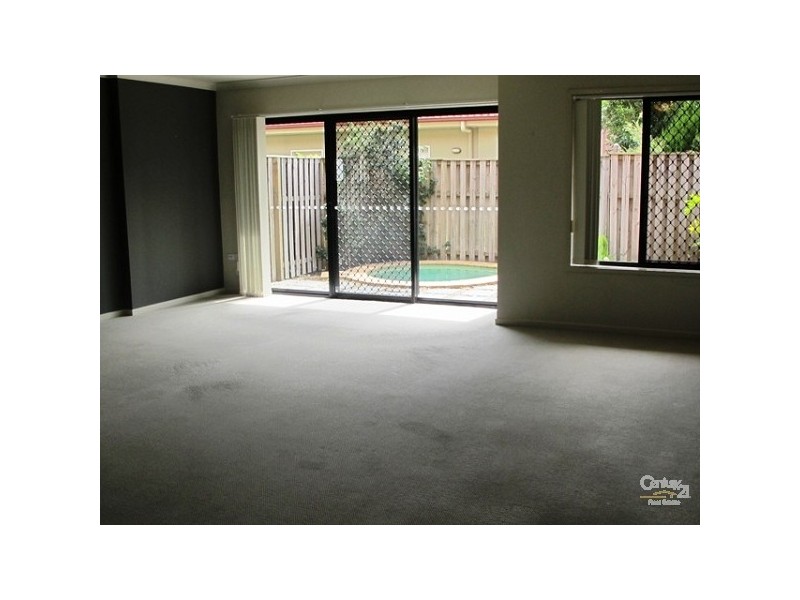 13/2 Gerladton Drive, Varsity Lakes QLD 4227