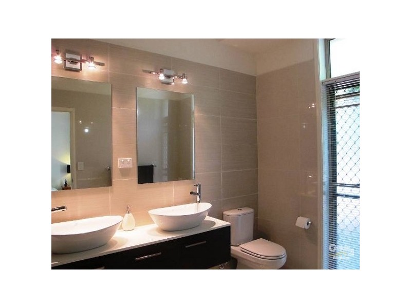 18 Kensington Street, Robina QLD 4226