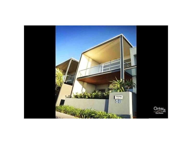 54 Watts Drive, Varsity Lakes QLD 4227