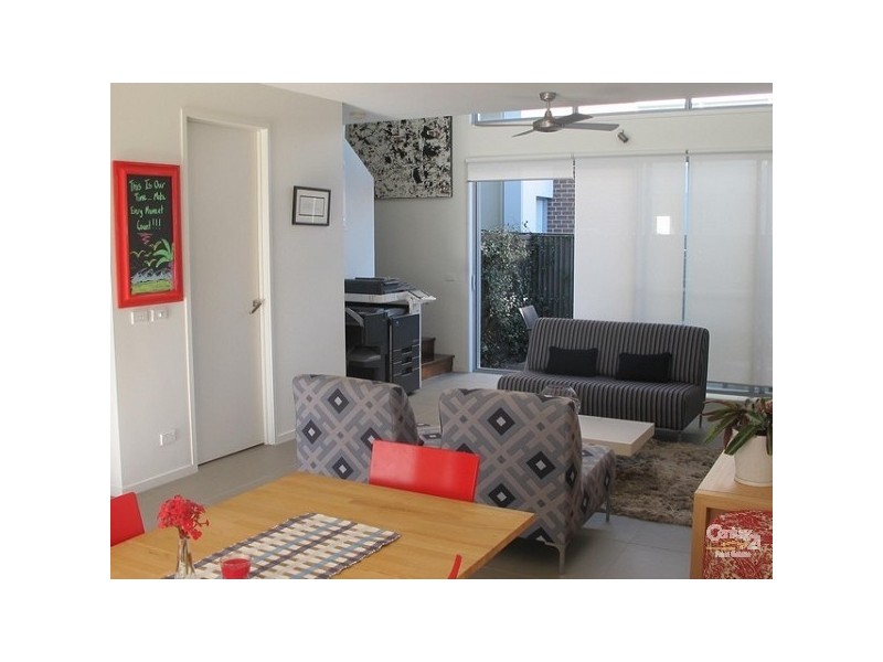 40 Lakefront Crescent, Varsity Lakes QLD 4227