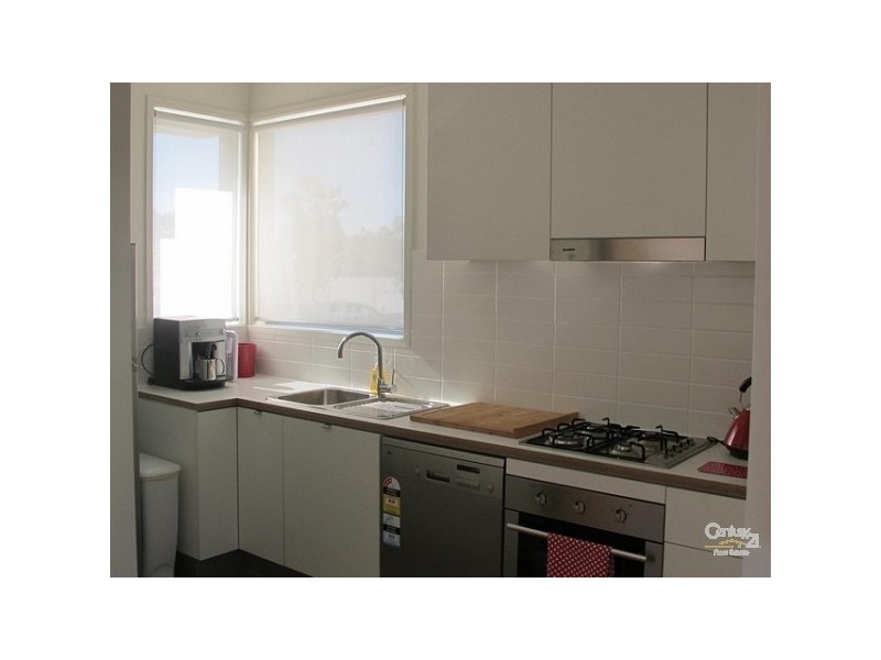 40 Lakefront Crescent, Varsity Lakes QLD 4227