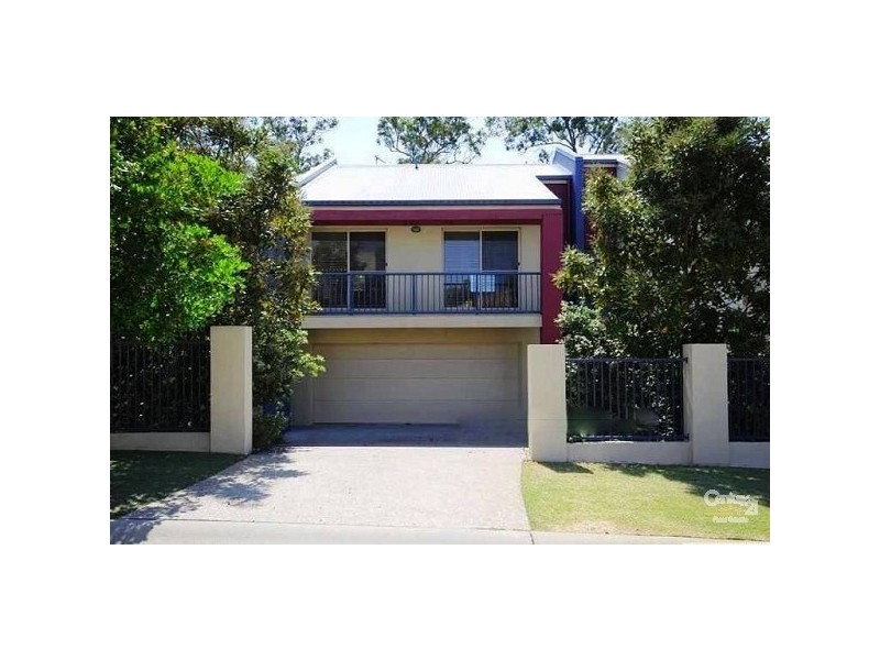 8 Kodiak Drive, Varsity Lakes QLD 4227