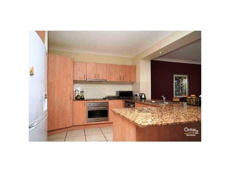 8 Kodiak Drive, Varsity Lakes QLD 4227