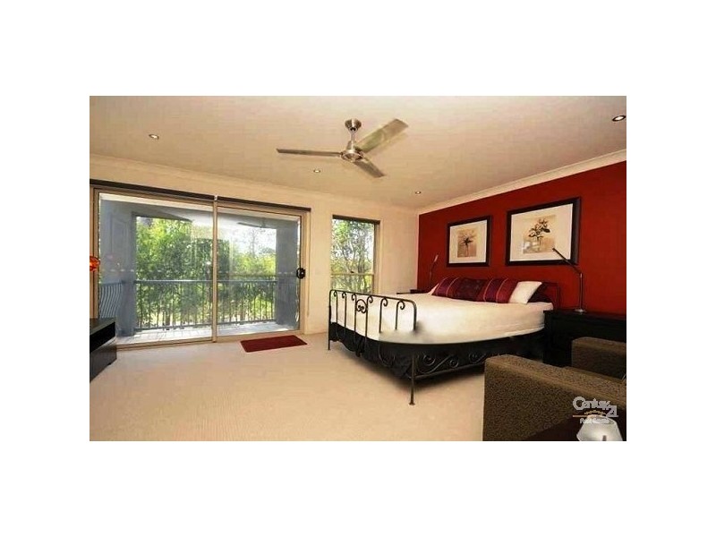 8 Kodiak Drive, Varsity Lakes QLD 4227