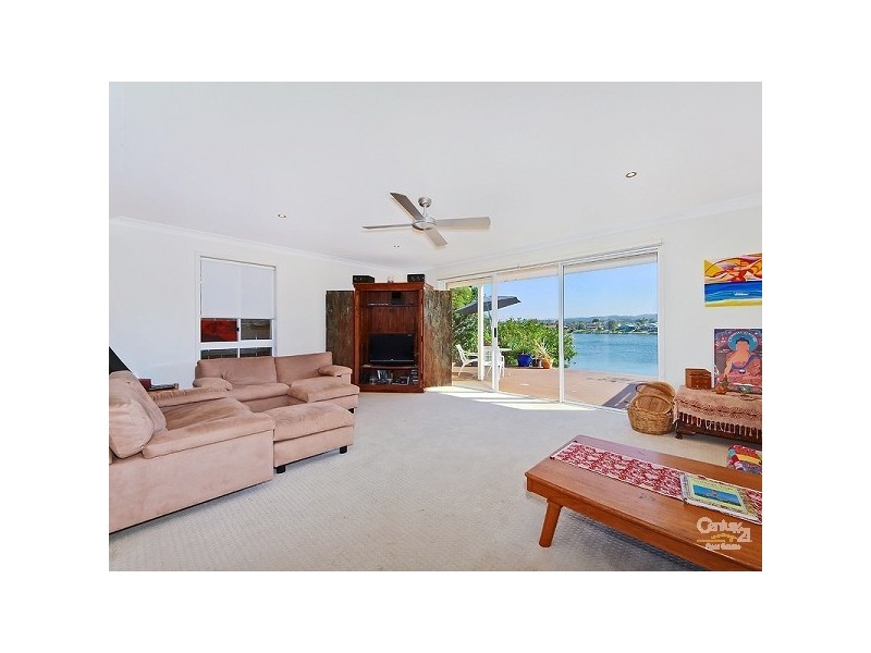 1/276 Christine Avenue, Varsity Lakes QLD 4227