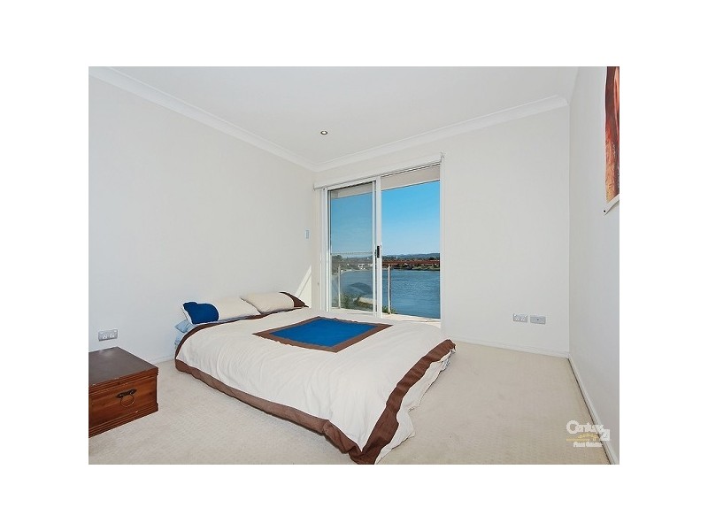1/276 Christine Avenue, Varsity Lakes QLD 4227