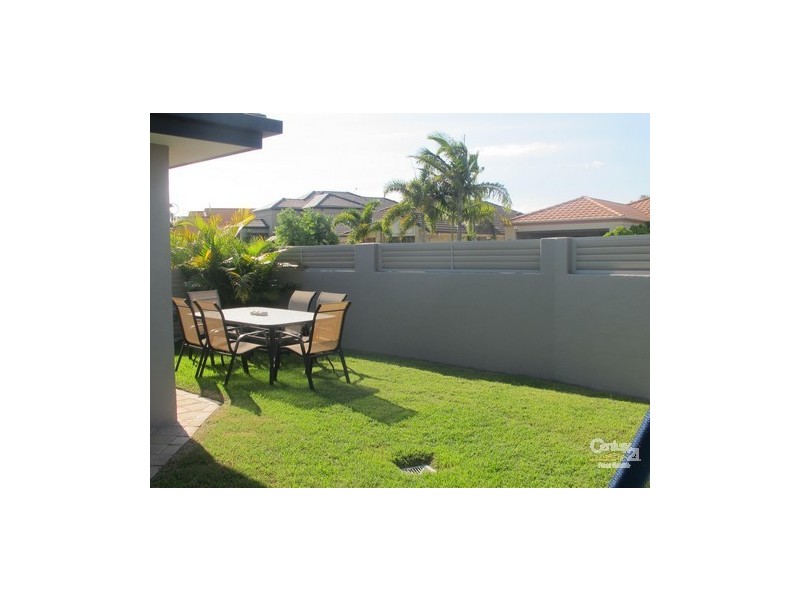 2/10 Washington Court, Varsity Lakes QLD 4227