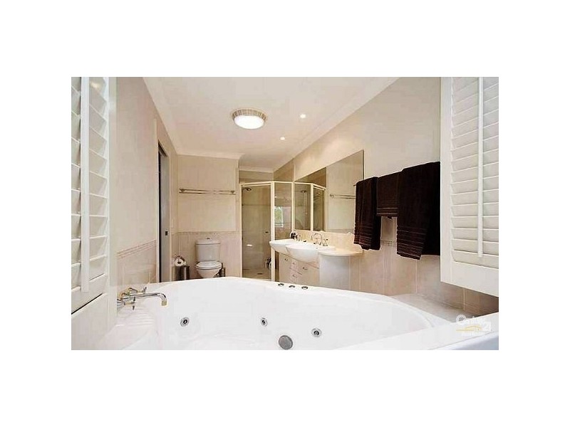 13 Ranier Crescent, Varsity Lakes QLD 4227