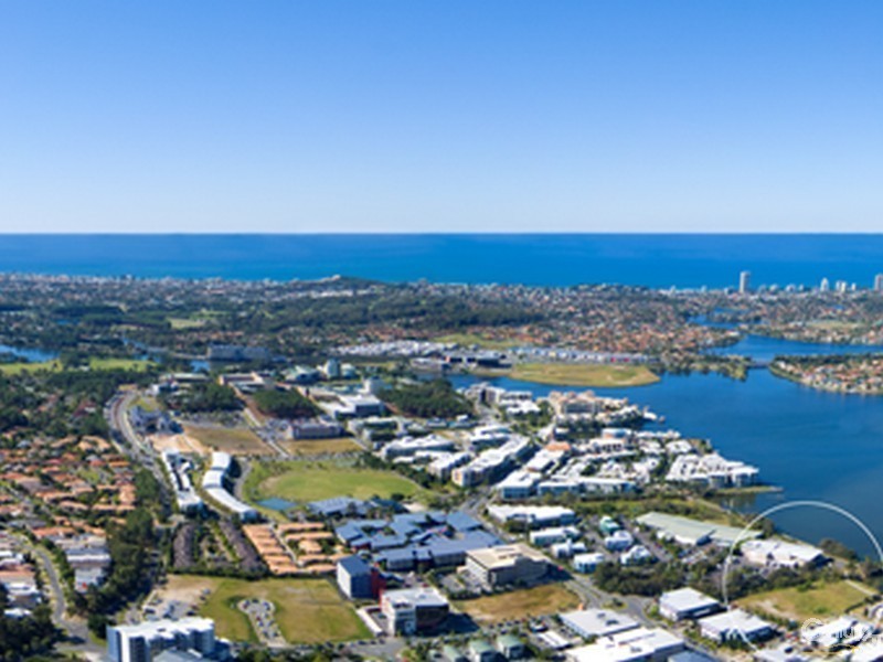 33 Lakefront Crescent, Varsity Lakes QLD 4227