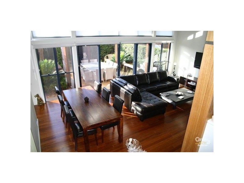 17 Shorehaven Place, Varsity Lakes QLD 4227