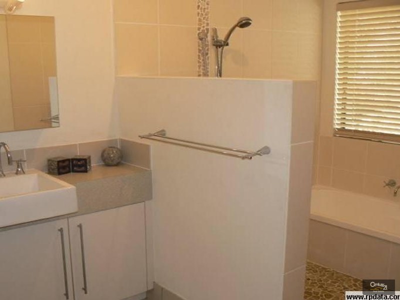 11 Kulan Court, Mudgeeraba QLD 4213