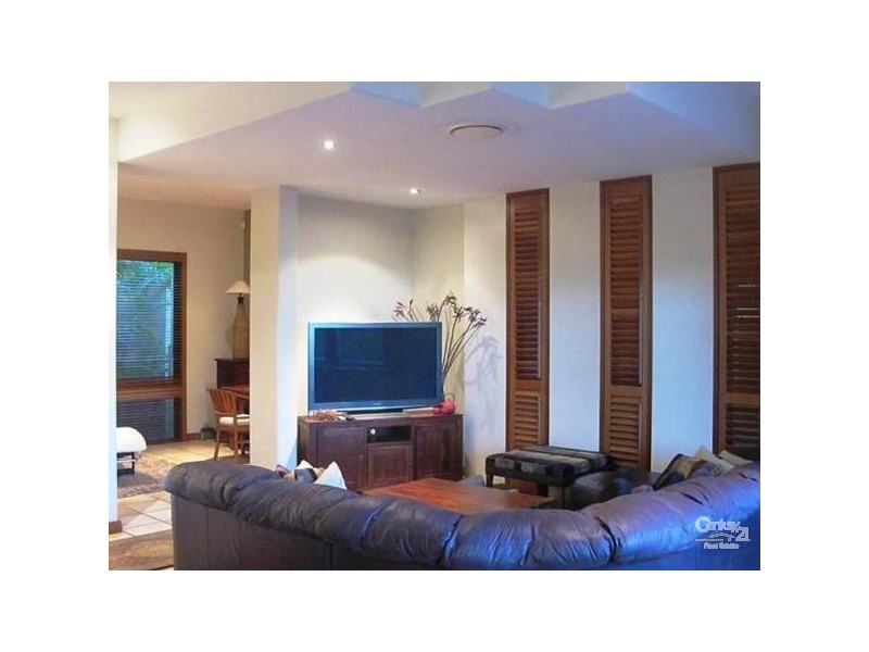 2/28 Nagel Ave, Miami QLD 4220