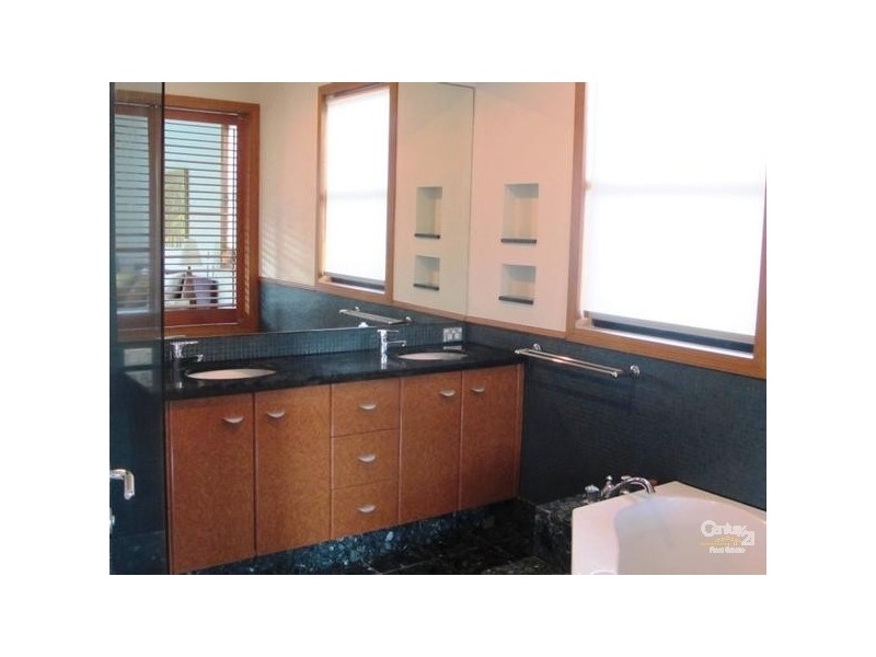 2/28 Nagel Ave, Miami QLD 4220
