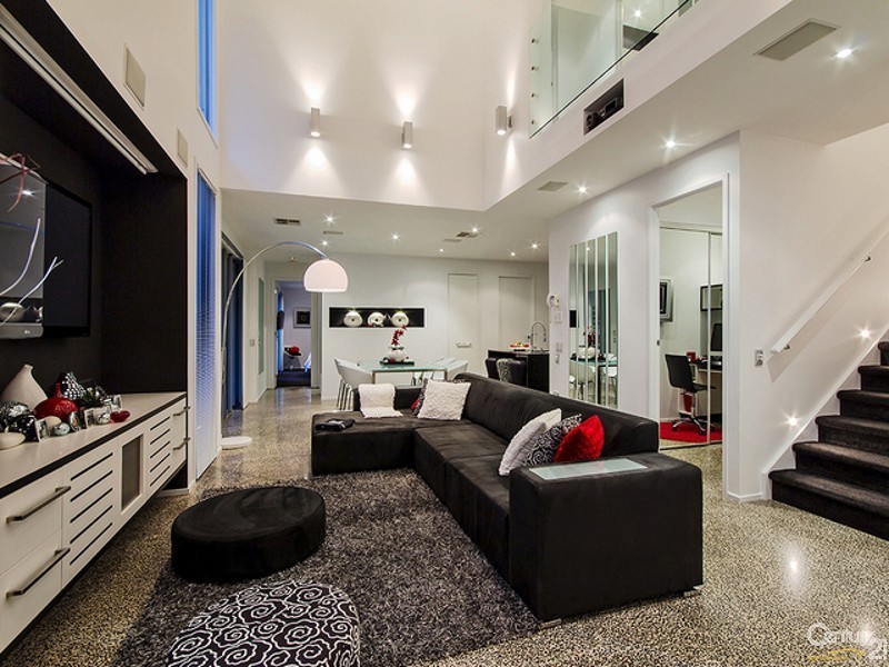 10 Moyenne Crescent, Varsity Lakes QLD 4227