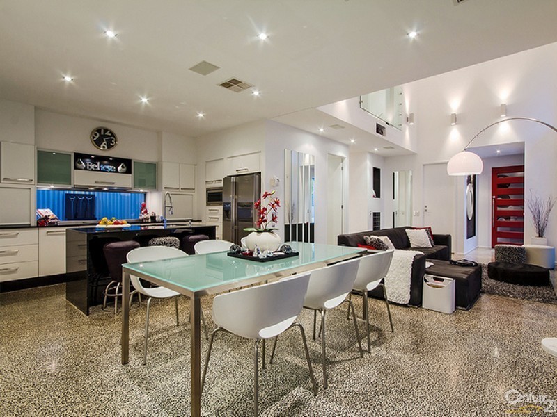 10 Moyenne Crescent, Varsity Lakes QLD 4227