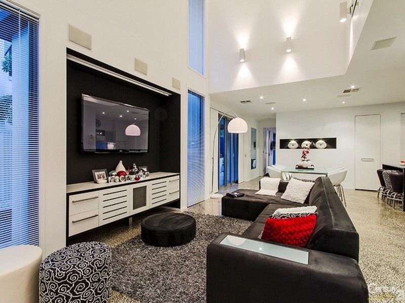 10 Moyenne Crescent, Varsity Lakes QLD 4227