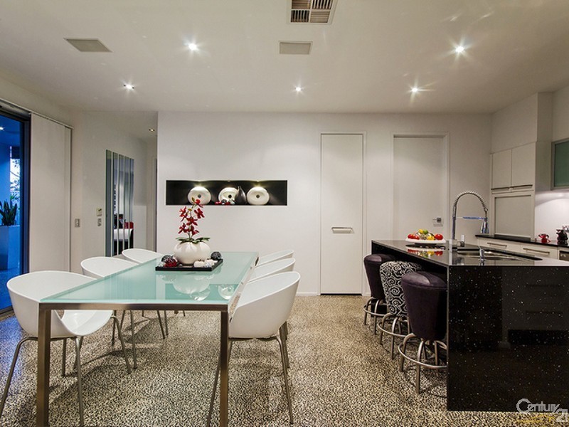 10 Moyenne Crescent, Varsity Lakes QLD 4227