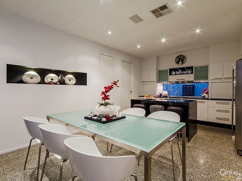 10 Moyenne Crescent, Varsity Lakes QLD 4227