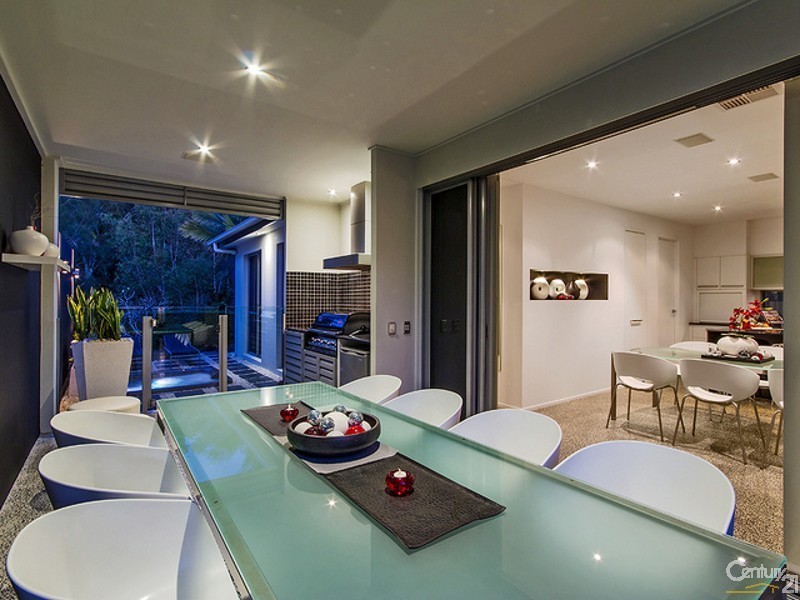 10 Moyenne Crescent, Varsity Lakes QLD 4227