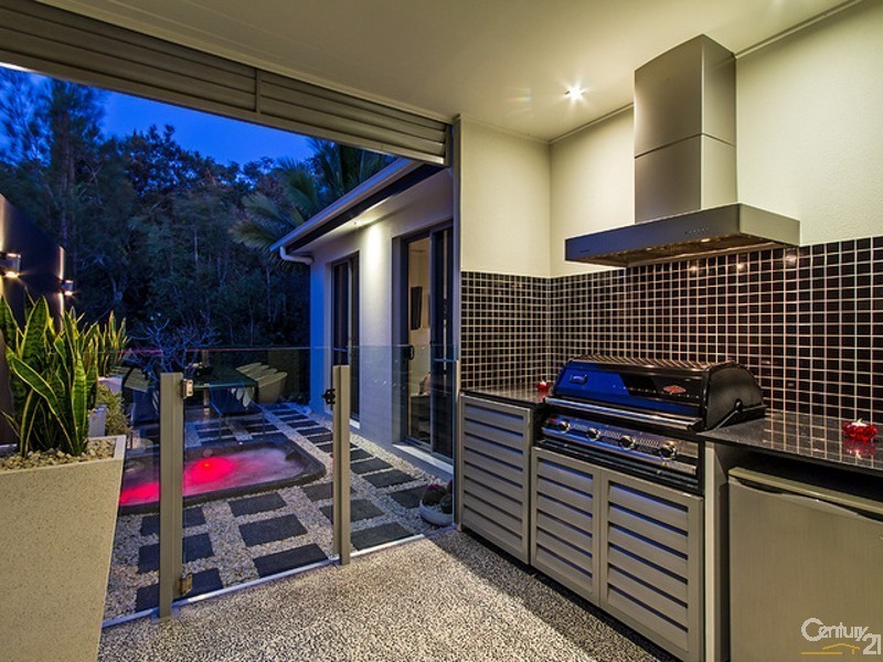 10 Moyenne Crescent, Varsity Lakes QLD 4227