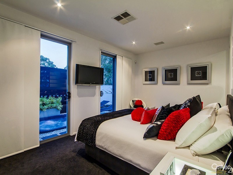 10 Moyenne Crescent, Varsity Lakes QLD 4227