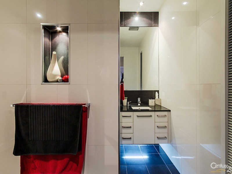 10 Moyenne Crescent, Varsity Lakes QLD 4227