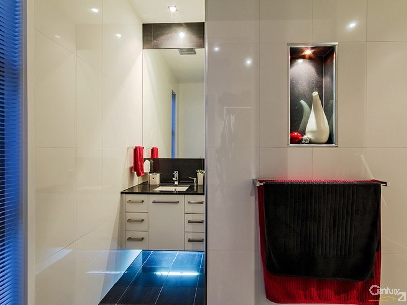 10 Moyenne Crescent, Varsity Lakes QLD 4227