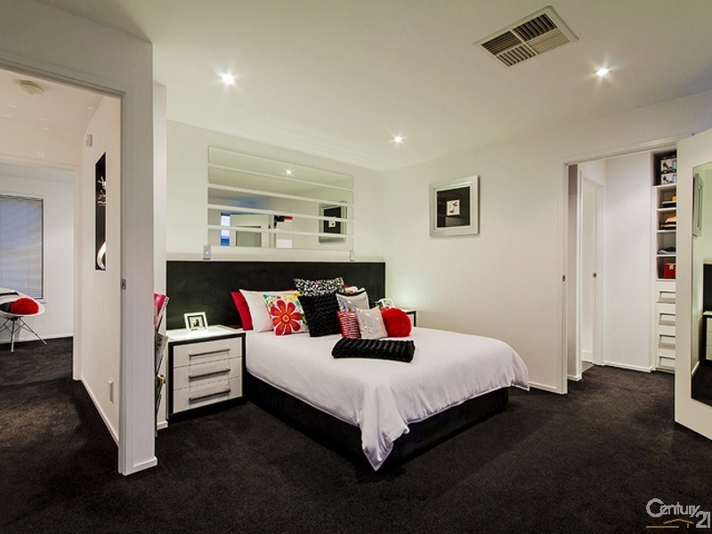 10 Moyenne Crescent, Varsity Lakes QLD 4227