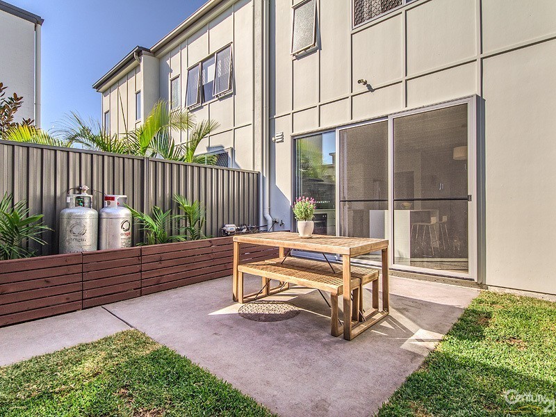 9 Emily Way, Varsity Lakes QLD 4227