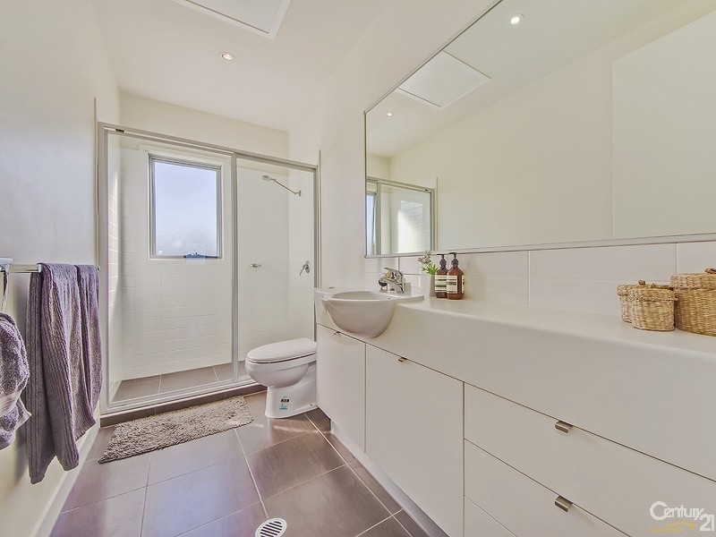 9 Emily Way, Varsity Lakes QLD 4227