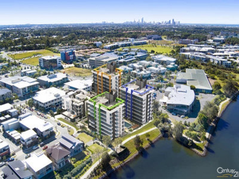 33 Lakefront Crescent, Varsity Lakes QLD 4227