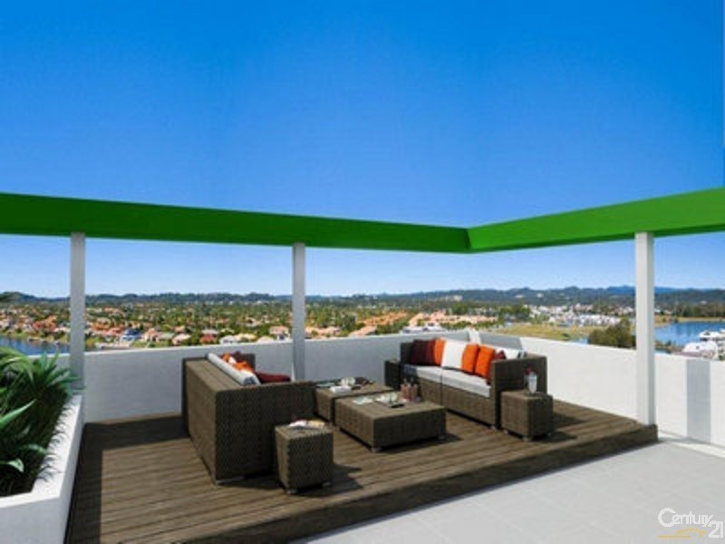 33 Lakefront Crescent, Varsity Lakes QLD 4227