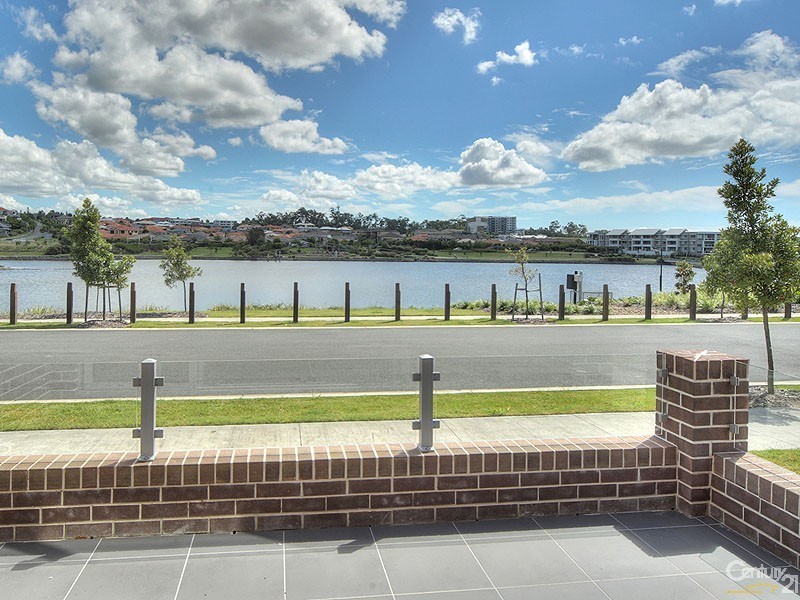 12 South Bay Drive, Varsity Lakes QLD 4227