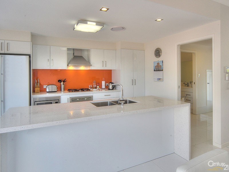 12 South Bay Drive, Varsity Lakes QLD 4227