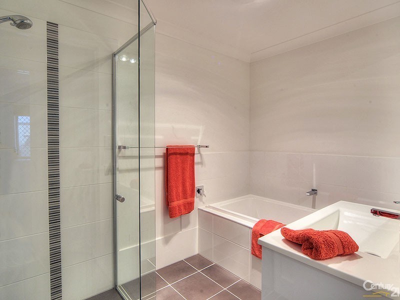 12 South Bay Drive, Varsity Lakes QLD 4227