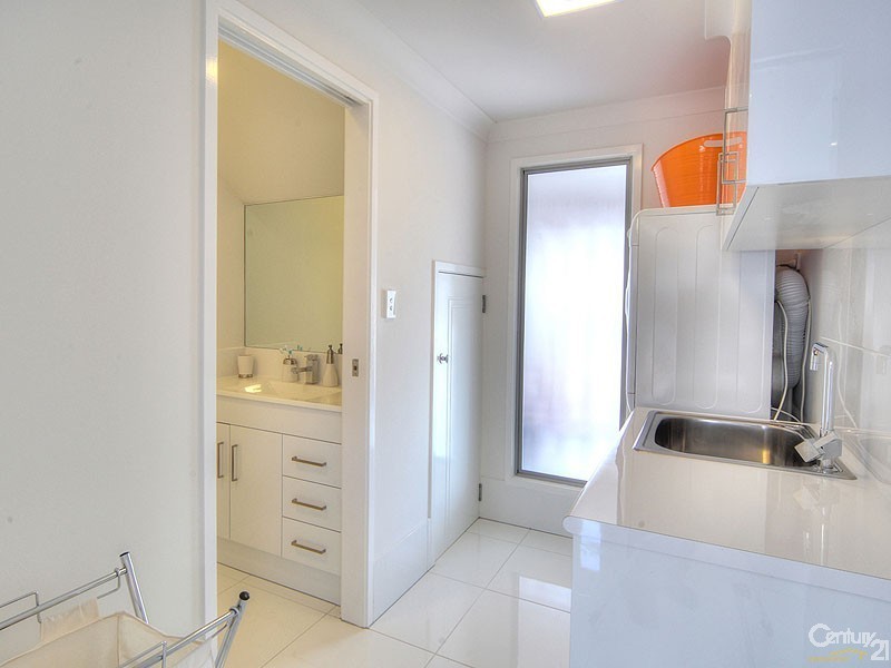 12 South Bay Drive, Varsity Lakes QLD 4227